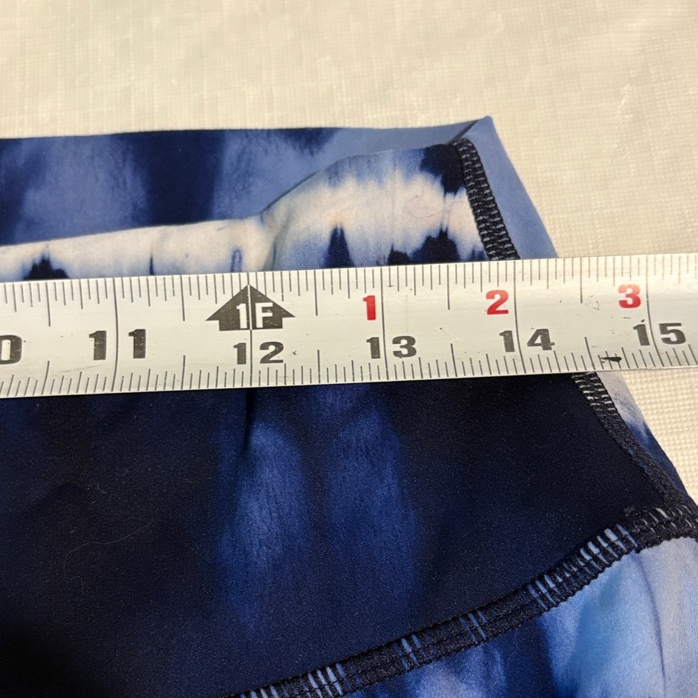 Zyia cropped Blue Tie-Dye Leggings - Picture 6 of 7